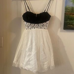 Black and white semi formal dress/cocktail dress size 3. Worn only twice